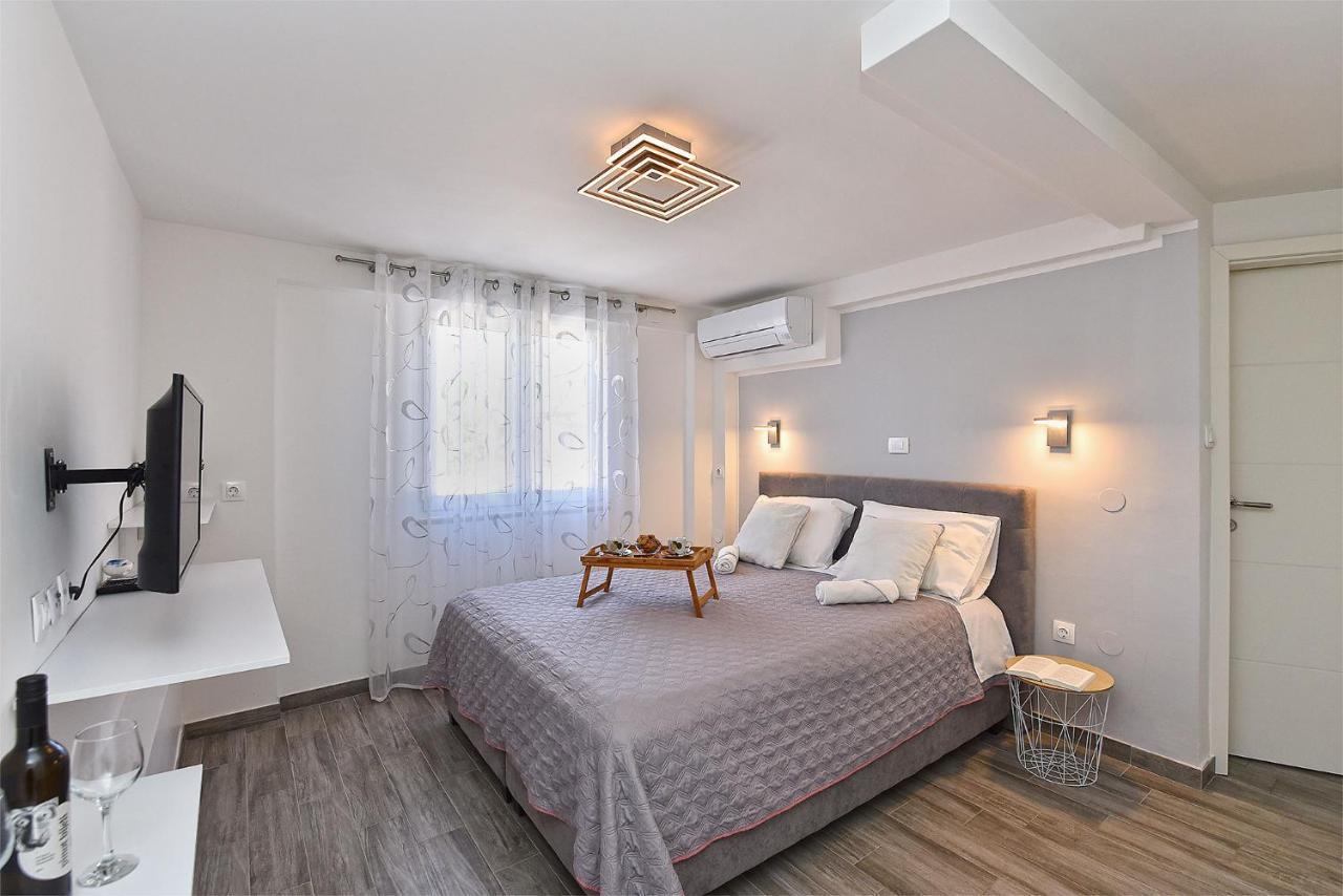 Double Room With Pool 2261 Medulin Bagian luar foto
