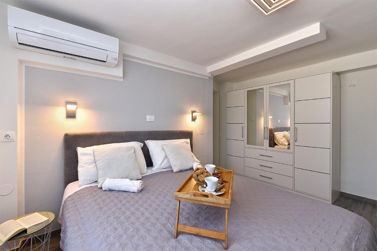 Double Room With Pool 2261 Medulin Bagian luar foto