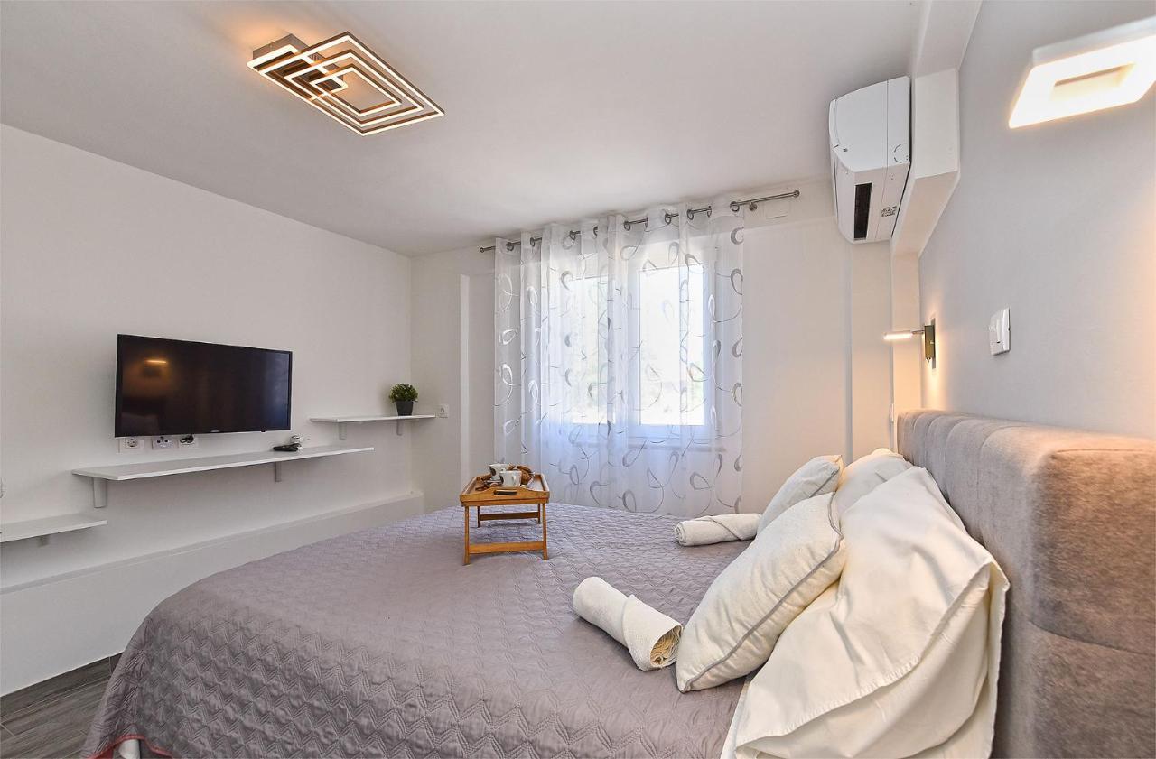 Double Room With Pool 2261 Medulin Bagian luar foto