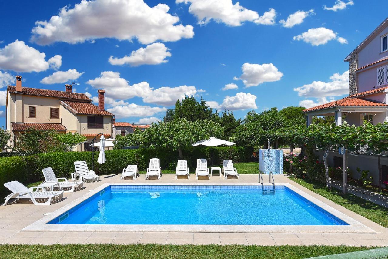 Double Room With Pool 2261 Medulin Bagian luar foto